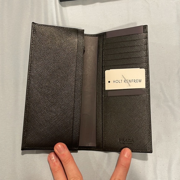 Prada Large Saffiano Men’s Wallet - Picture 2 of 5